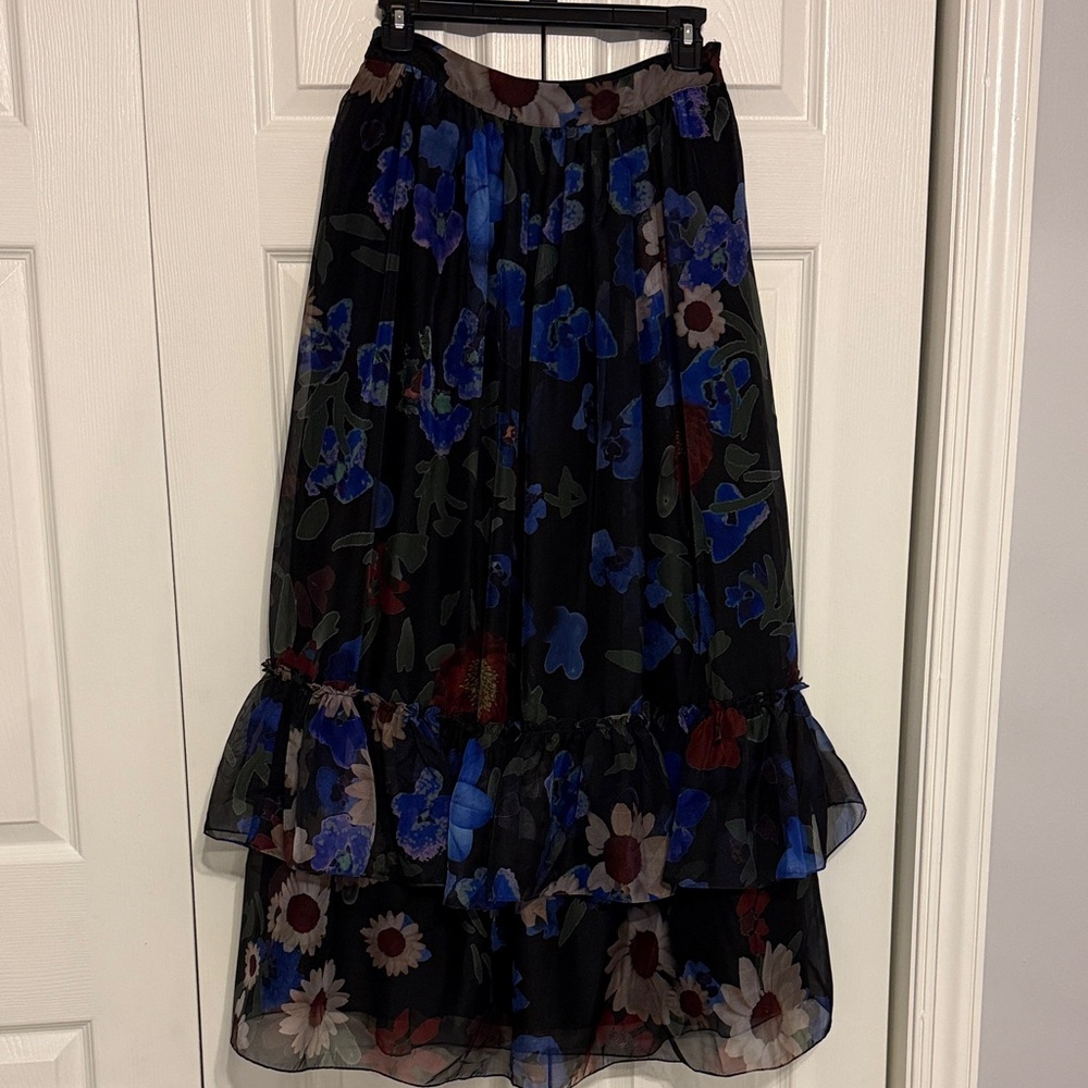 Chic Floral Maxi Skirt in Black and Blue